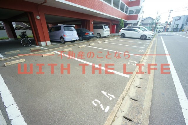 シルクコーポ諏訪野【キャキャッシュバック対象物件】の駐車場|駐車場があります