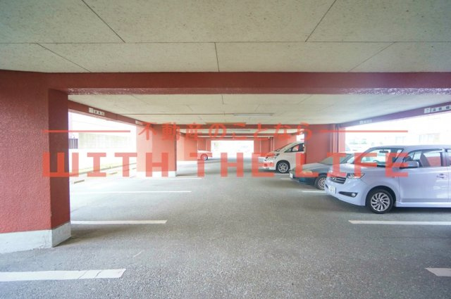 シルクコーポ諏訪野【キャキャッシュバック対象物件】の駐車場|車をお持ちの方に嬉しい駐車場付きの物件です