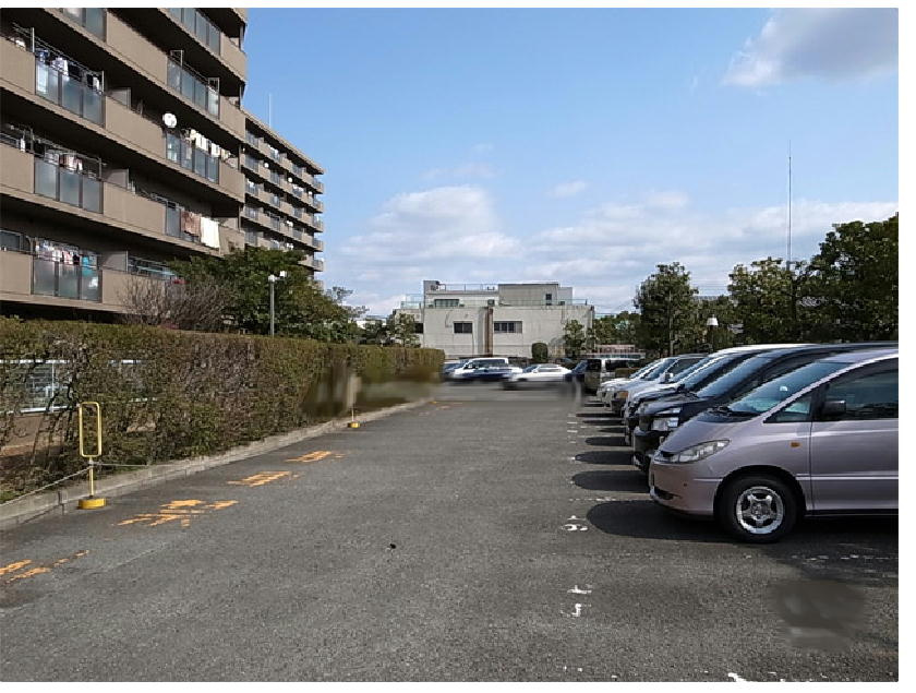 尼崎久々知ハウスの駐車場