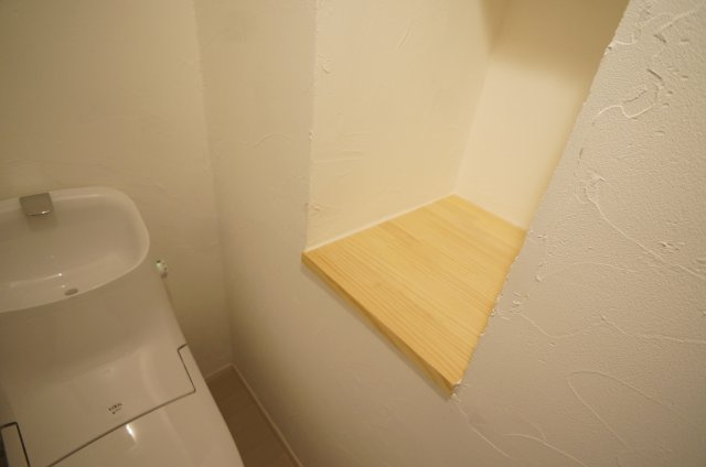 【収納】 | アシンメトリー三田 | トイレにもちょっとした収納スペース♪