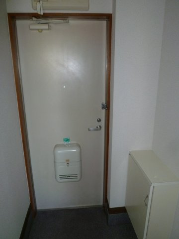 エトワール横根の玄関|収納もある玄関です