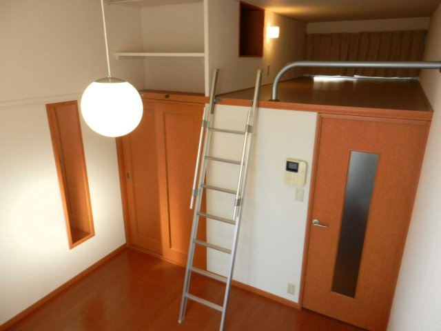 レオパレス桜井壱番館の内装|全身鏡ついてます！