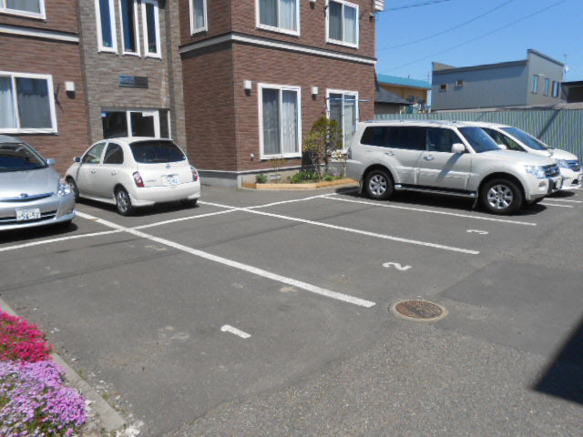 コートロティの駐車場