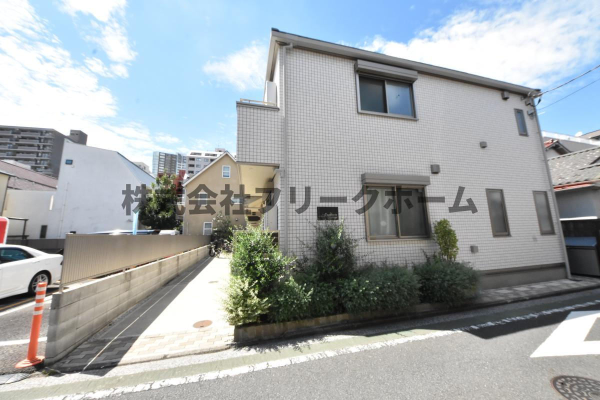 武蔵野市中町１丁目のアパートのエントランス