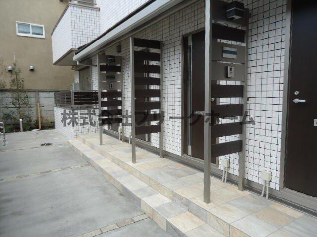 武蔵野市中町１丁目のアパートのエントランス