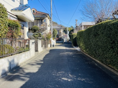 あきる野市草花　売地の前面道路含む現地写真