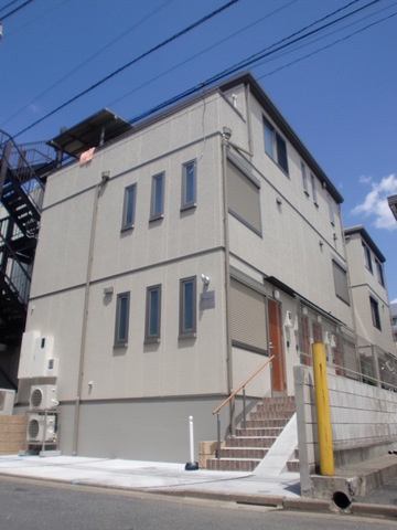 プレミール・イオ