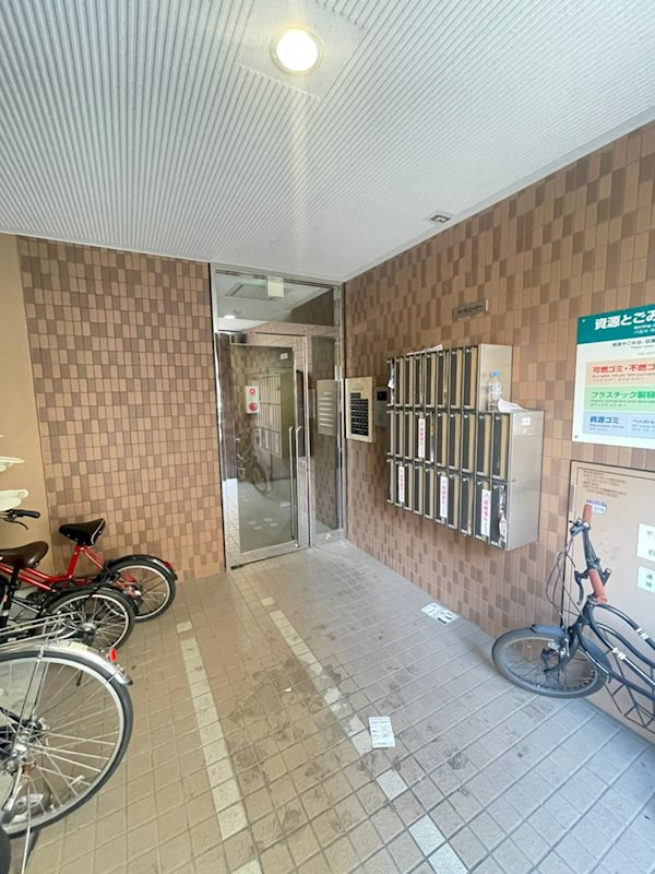 リバパレス靭公園のエントランス|エントランスです