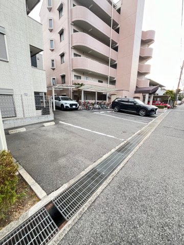 レ・ブローニュの駐車場