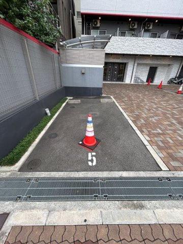 マロワール神戸の駐車場