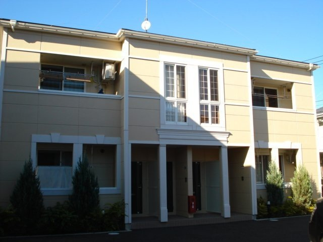 茅ヶ崎市香川７丁目のアパートのエントランス