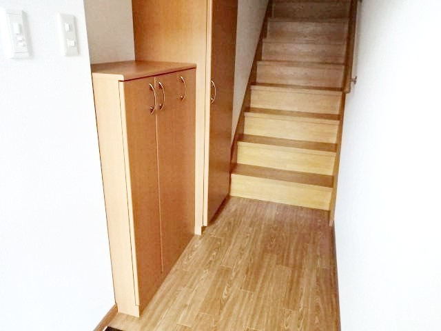 茅ヶ崎市香川７丁目のアパートの玄関
