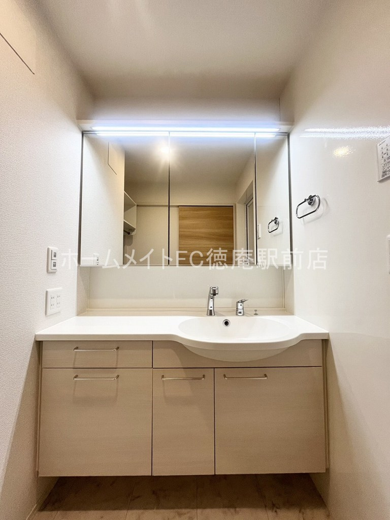 大阪市鶴見区今津中３丁目のアパートの独立洗面台