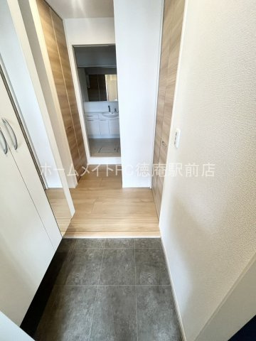 大阪市鶴見区今津中３丁目のアパートの玄関