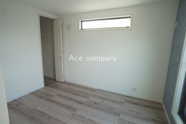 【寝室】 | 八尾市荘内町1丁目 | 【3階：洋室6帖】バルコニーに面したお部屋です☆