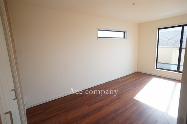 【寝室】 | 八尾市太田6丁目 | 【3階：ゆったり洋室8.3帖】バルコニーに面したお部屋です☆