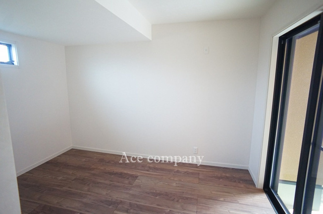 【子供部屋】 | 八尾市太田6丁目 | 【1階：洋室6.5帖】大容量の収納完備です♪