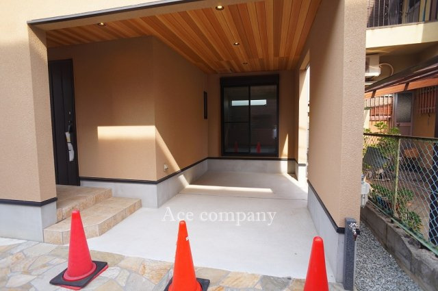 【駐車場】 | 八尾市太田6丁目 | 車庫内ライト付き☆車庫前水栓完備☆宅配ボックス・TVモニターホン完備です☆