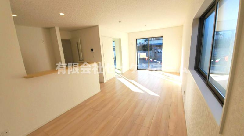 熊谷市江南中央　第3　新築住宅　東南角地の居間・リビング