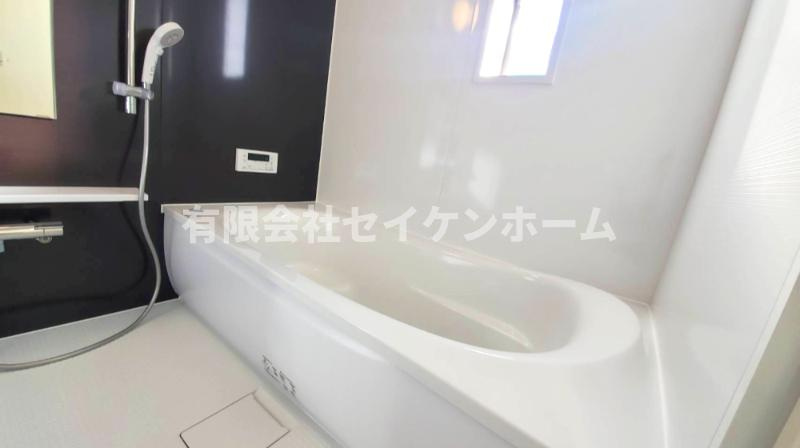 熊谷市江南中央　第3　新築住宅　東南角地の浴室