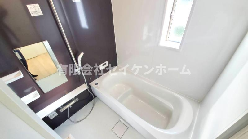 熊谷市江南中央　第3　新築住宅　東南角地の浴室