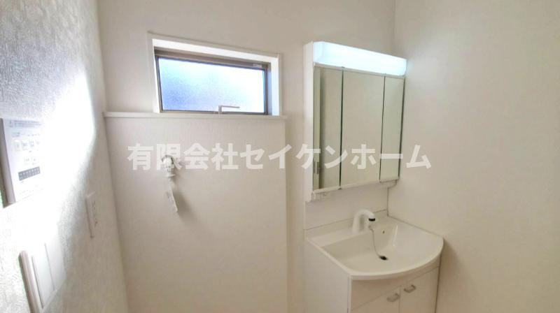 熊谷市江南中央　第3　新築住宅　東南角地の独立洗面台