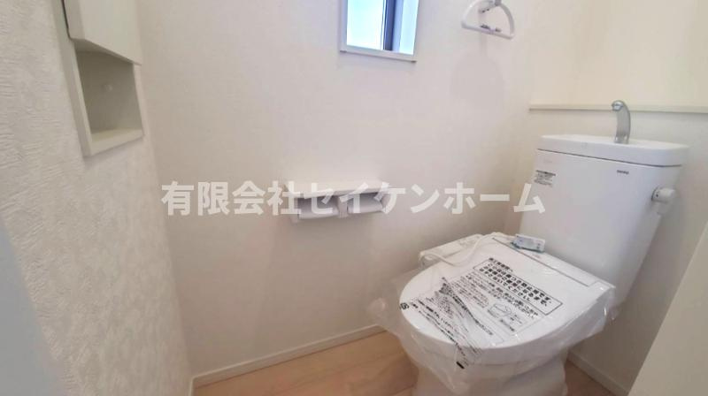 熊谷市江南中央　第3　新築住宅　東南角地のトイレ