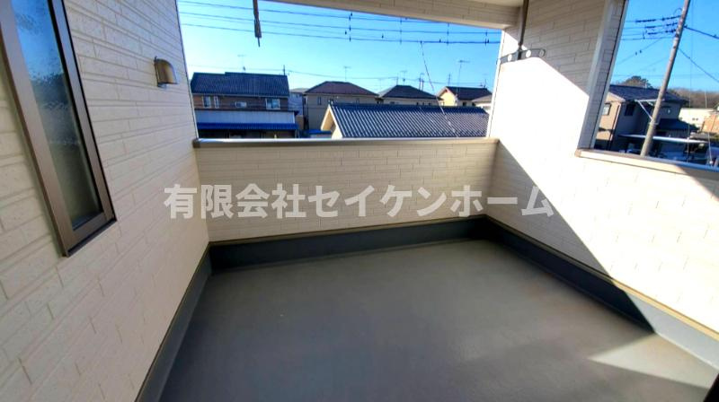 熊谷市江南中央　第3　新築住宅　東南角地のバルコニー