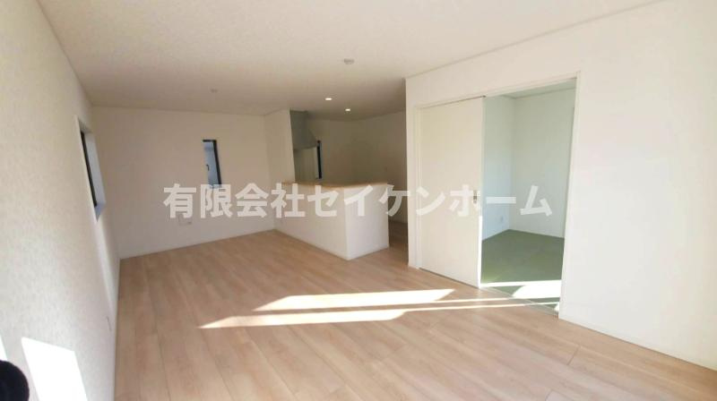 熊谷市江南中央　第3　新築住宅　東南角地の居間・リビング