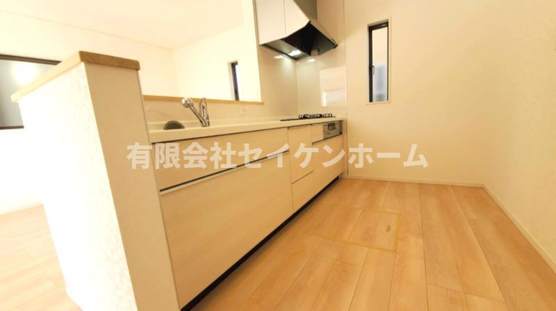 熊谷市江南中央　第3　新築住宅　東南角地のキッチン