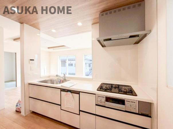 旭区中沢３丁目2期戸建てのキッチン|LDKが見渡せるカウンターキッチン、お料理をしながら家族との団欒の時間も過ごせるキッチンです♪