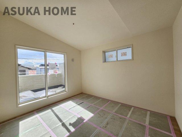 旭区中沢３丁目2期戸建ての洋室|家族一人ひとりの大切なプライベート空間の居室。家具の配置のご相談は是非お任せください。