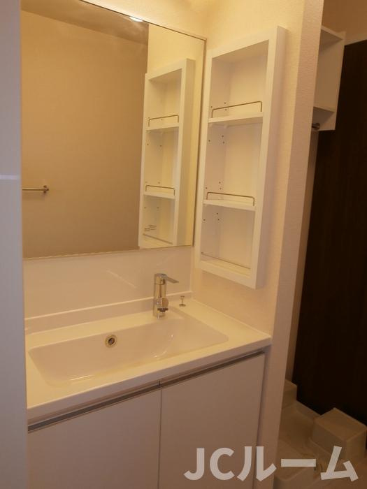 メゾンアルカンシェル の洗面所