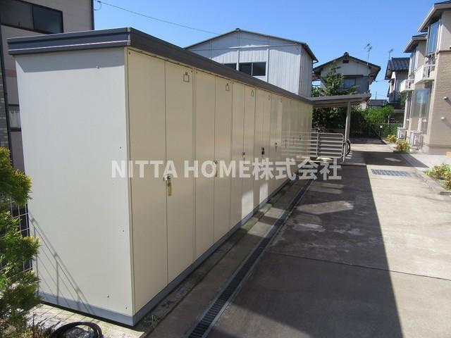 ローレルコート豊岡のその他共用部分|外部トランクは嬉しいPOINT★