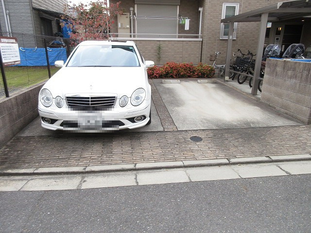 茨木市上中条２丁目のアパートの駐車場
