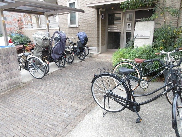 茨木市上中条２丁目のアパートの周辺