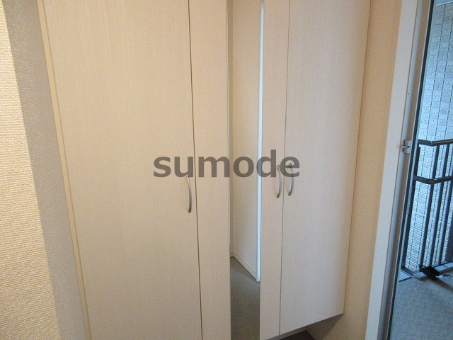 茨木市上中条２丁目のアパートの玄関