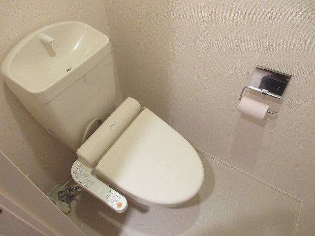 茨木市上中条２丁目のアパートのトイレ