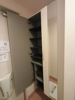 【玄関】 | ラフィネコート　Ａ