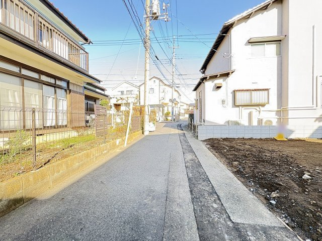 【前面道路含む現地写真】 | 朝霞市宮戸2丁目　建築条件無売地　全1区画 | 現地（2026年3月）撮影／ご家族の理想の住まいを自由に実現できます。