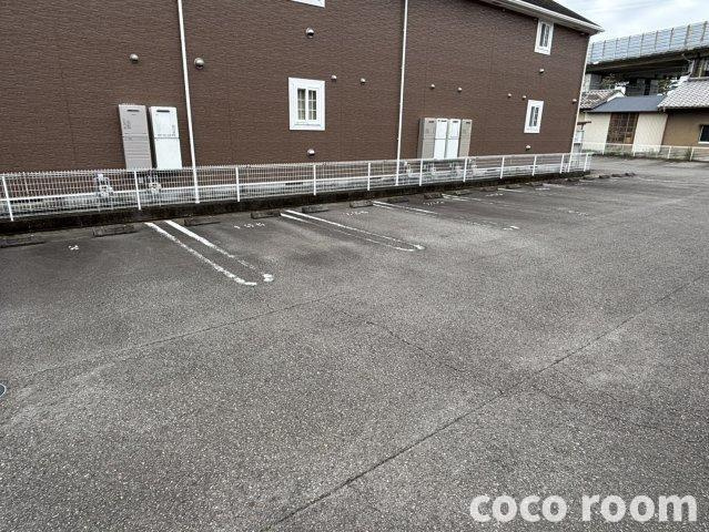 リュシオルの駐車場