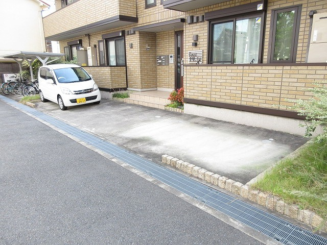 forest千里.Estの駐車場