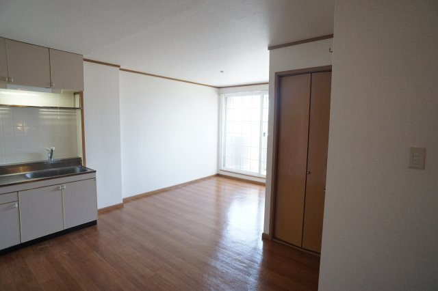 ウイングヒルズの居間・リビング