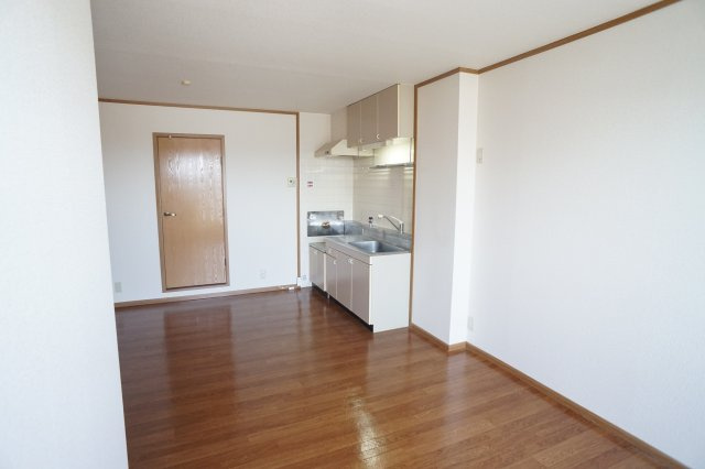 ウイングヒルズの居間・リビング