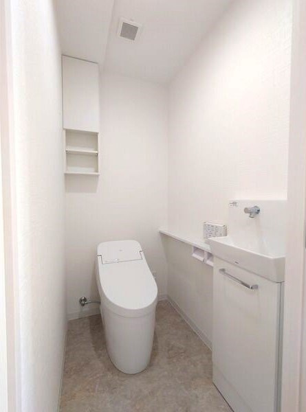 リアレクト白壁のトイレ