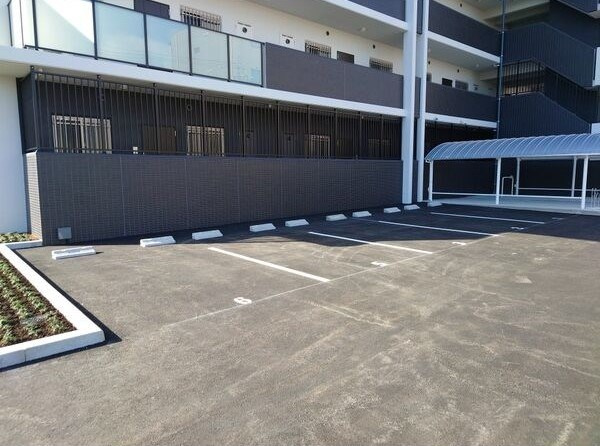 リアレクト白壁の駐車場