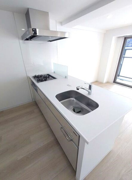 リアレクト白壁のキッチン