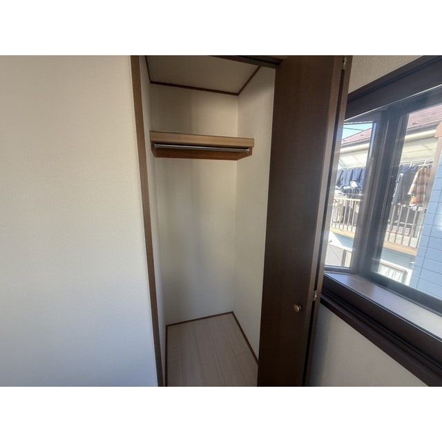 リブレス三角町戸建の内装|明るい室内です