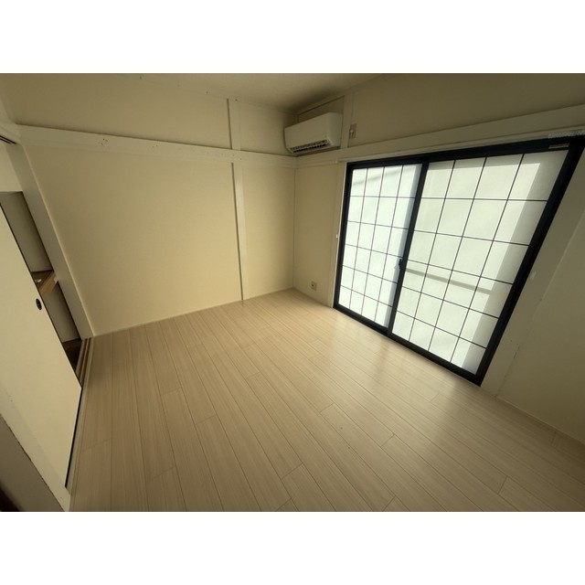 リブレス三角町戸建の内装|明るい色調の室内です