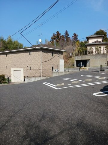 グランレーヴの駐車場|車をお持ちの方に嬉しい駐車場付きの物件です